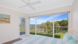 4 bedrooms, bed sheets