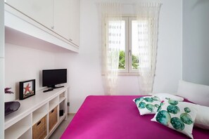3 bedrooms, iron/ironing board, travel crib, WiFi