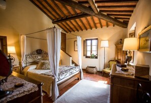 4 slaapkamers, een strijkplank/strijkijzer, wifi, beddengoed