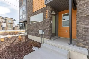 Exterior detail - Park City Townhome 3 bed 3 bath, 12 min to resorts, 10 min to Main Street (Park City)