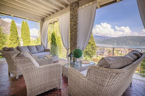 Villa Alvino, large family villa by the lake