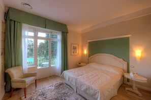 5 chambres, fer et planche à repasser, Wi-Fi, draps fournis