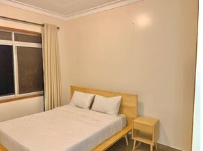 3 bedrooms, desk, iron/ironing board, free WiFi