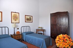 8 bedrooms, WiFi, bed sheets, wheelchair access