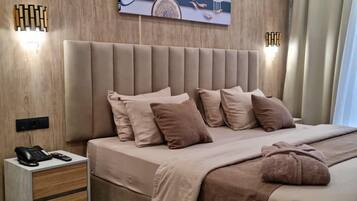 Zimmersafe, Schreibtisch, laptopgeeigneter Arbeitsplatz