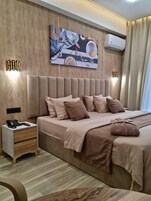 In-room safe, desk, laptop workspace, free WiFi