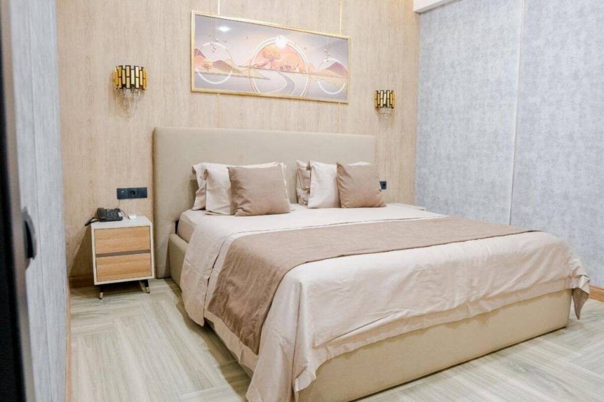 Kamar Double Ekonomi | Brankas, meja kerja, ruang kerja ramah laptop, dan Wi-Fi gratis