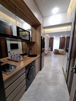 Caja de seguridad en la habitación y escritorio 