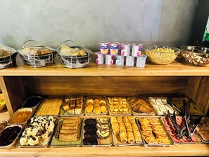 Free daily buffet breakfast - Badem Garden Apart Hotel (Tashkent)