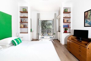 4 Schlafzimmer, Schreibtisch, Bügeleisen/Bügelbrett, Reisekinderbett