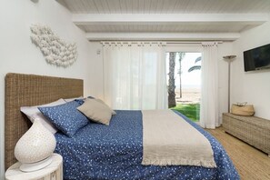 3 bedrooms, iron/ironing board, WiFi, bed sheets - Casa Sul Mare - Sea front house (Punta Milocca)