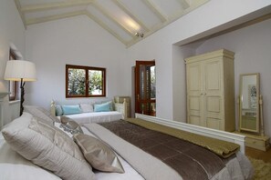 6 bedrooms, travel crib, WiFi, bed sheets - Villa Josipa - Luxury modern villa with pool in Croatia (Puntinak)