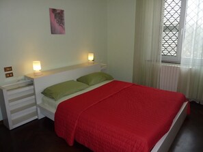 4 habitaciones, tabla de planchar con plancha, wifi y ropa de cama 