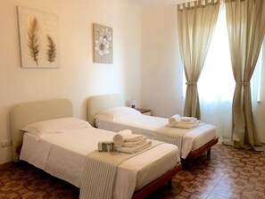 4 bedrooms, iron/ironing board, WiFi, bed sheets - Villa Asfodelo - Private villa with pool (Carassai)