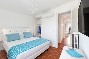 3 chambres, fer et planche à repasser, Wi-Fi, draps fournis