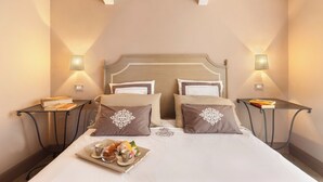 A hotel room with a large bed, two bedside tables, and a tray with breakfast items. - Casa Mordigallina, in Sorrento Centre (Sorrento)