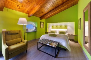 3 bedrooms, iron/ironing board, travel cot, WiFi
