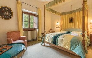 6 bedrooms, WiFi, bed sheets