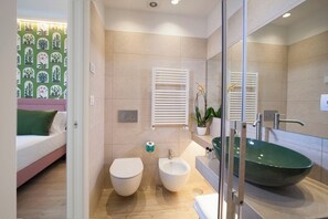 Séchoir à cheveux, serviettes fournies