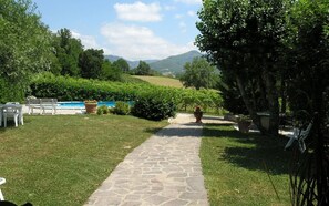 Property grounds - Villa Nilo - Private Tuscan villa with pool (Vicchio)
