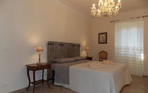 3 chambres, fer et planche à repasser, Wi-Fi, literie fournie