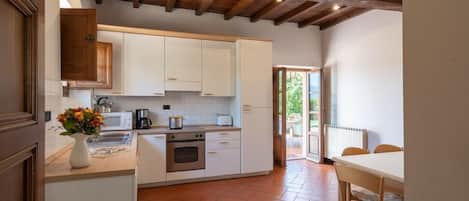 Micro-ondes, four, plaque de cuisson, lave-vaisselle