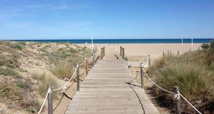 Apartamento 2 Dorm, 2 Baños, Piscina, Garaje Y Wifi, Cerca Playa. Ideal Familias