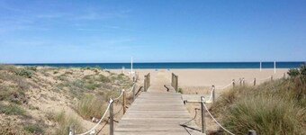 Apartamento 2 Dorm, 2 Baños, Piscina, Garaje Y Wifi, Cerca Playa. Ideal Familias