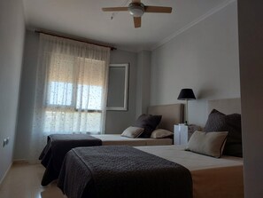 2 chambres, bureau, fer et planche à repasser, Wi-Fi gratuit