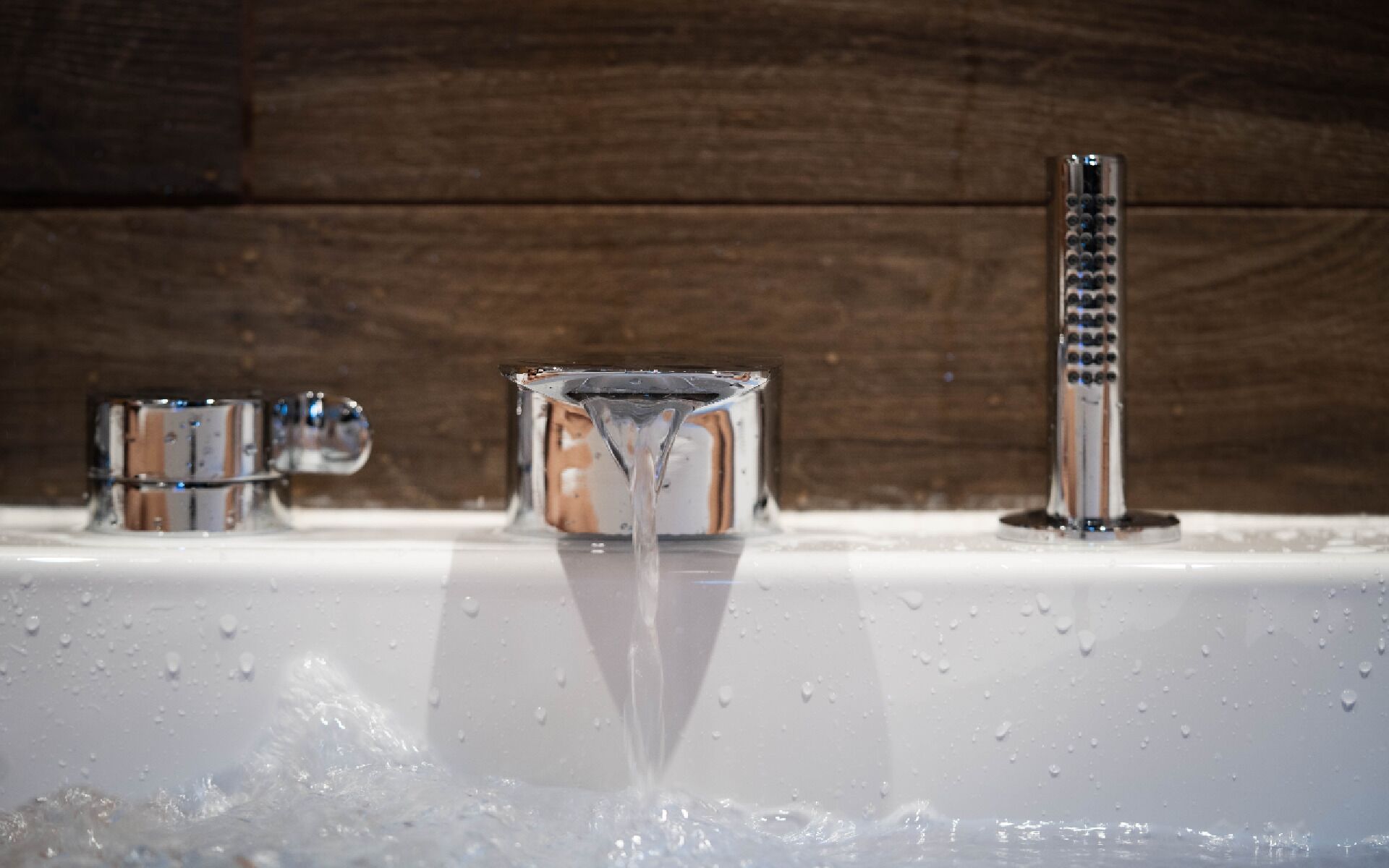 Dusche, Whirlpool, Haartrockner, Handtücher