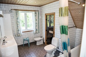 Ducha, secador de pelo, bidé y papel higiénico