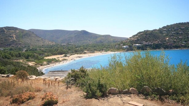 A coastal landscape with a beach, clear blue water, and hilly terrain. - Villa Mavriana - Private villa with sea views (Torre Delle Stelle (Maracalagonis))