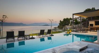 Villa Klimentina - Beachfront villa with a swimming pool