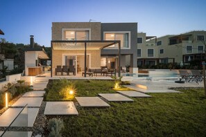 Terrace/patio - Villa Klimentina - Beachfront villa with a swimming pool (Slatine)