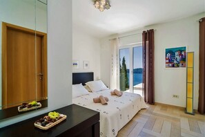 6 chambres, fer et planche à repasser, Wi-Fi, literie fournie