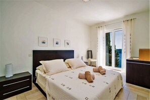 6 chambres, fer et planche à repasser, Wi-Fi, literie fournie