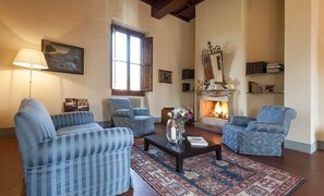 TV, fireplace, DVD player - Villa Betti - Private villa with pool in Tuscany (Dicomano)