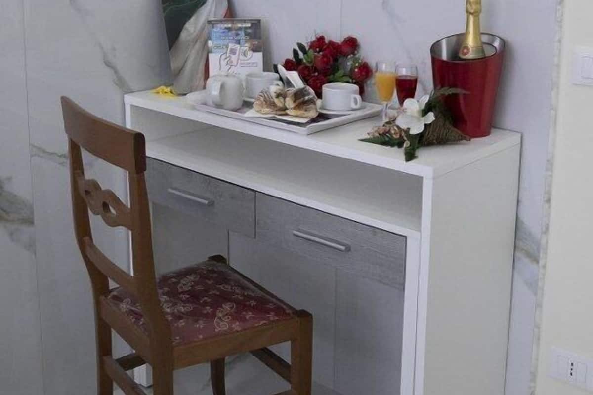 Comfort Double or Twin Room | Hypo-allergenic bedding, in-room safe, desk, laptop workspace