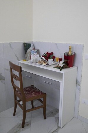 Comfort-Doppel- oder -Zweibettzimmer | Allergikerbettwaren, Zimmersafe, Schreibtisch