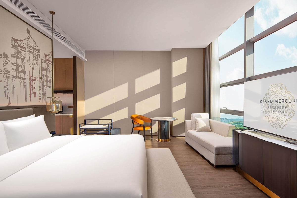 Apartamento superior, 1 cama King | 1 quarto, roupas de cama antialérgicas, edredons de pluma, escrivaninha