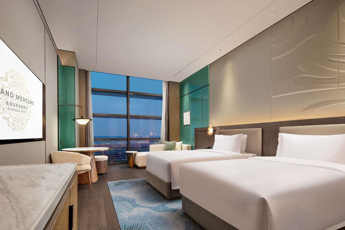 Hypo-allergenic bedding, down duvets, desk, free cots/infant beds