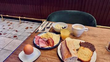 Daily buffet breakfast for a fee