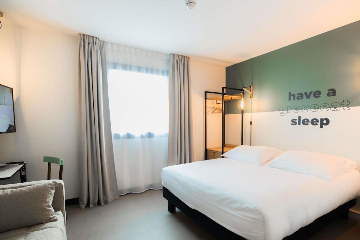 Room, 1 Double Bed with Sofa bed (Pop) | Individually decorated, desk, laptop workspace, blackout curtains