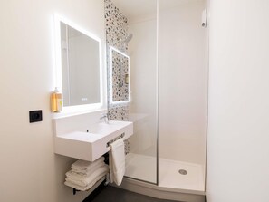 Room, 1 Double Bed with Sofa bed (Pop) | Individually decorated, desk, laptop workspace, blackout drapes - Greet Hotel Brest Aéroport (Guipavas)