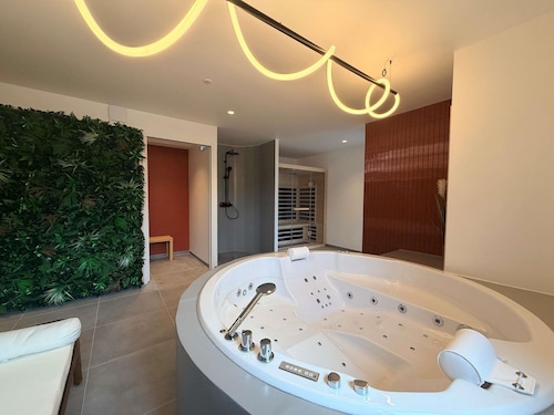 Greet Hotel Brest Aéroport