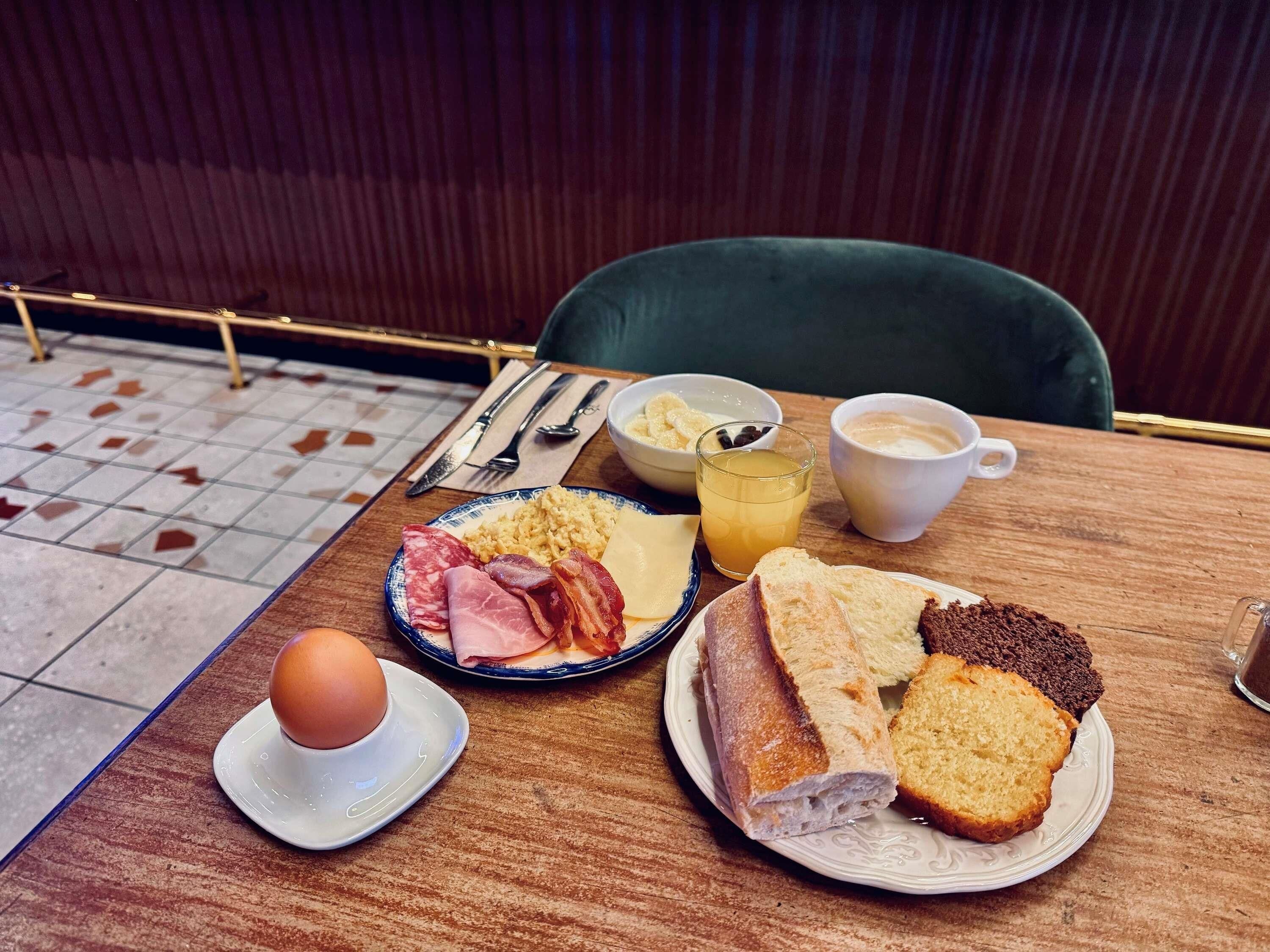 Frokostbuffé hver dag (EUR 13.50 per person)