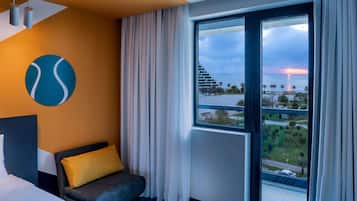 Premium Room, 1 King Bed, Sea View | Hypo-allergenic bedding, in-room safe, blackout curtains, soundproofing