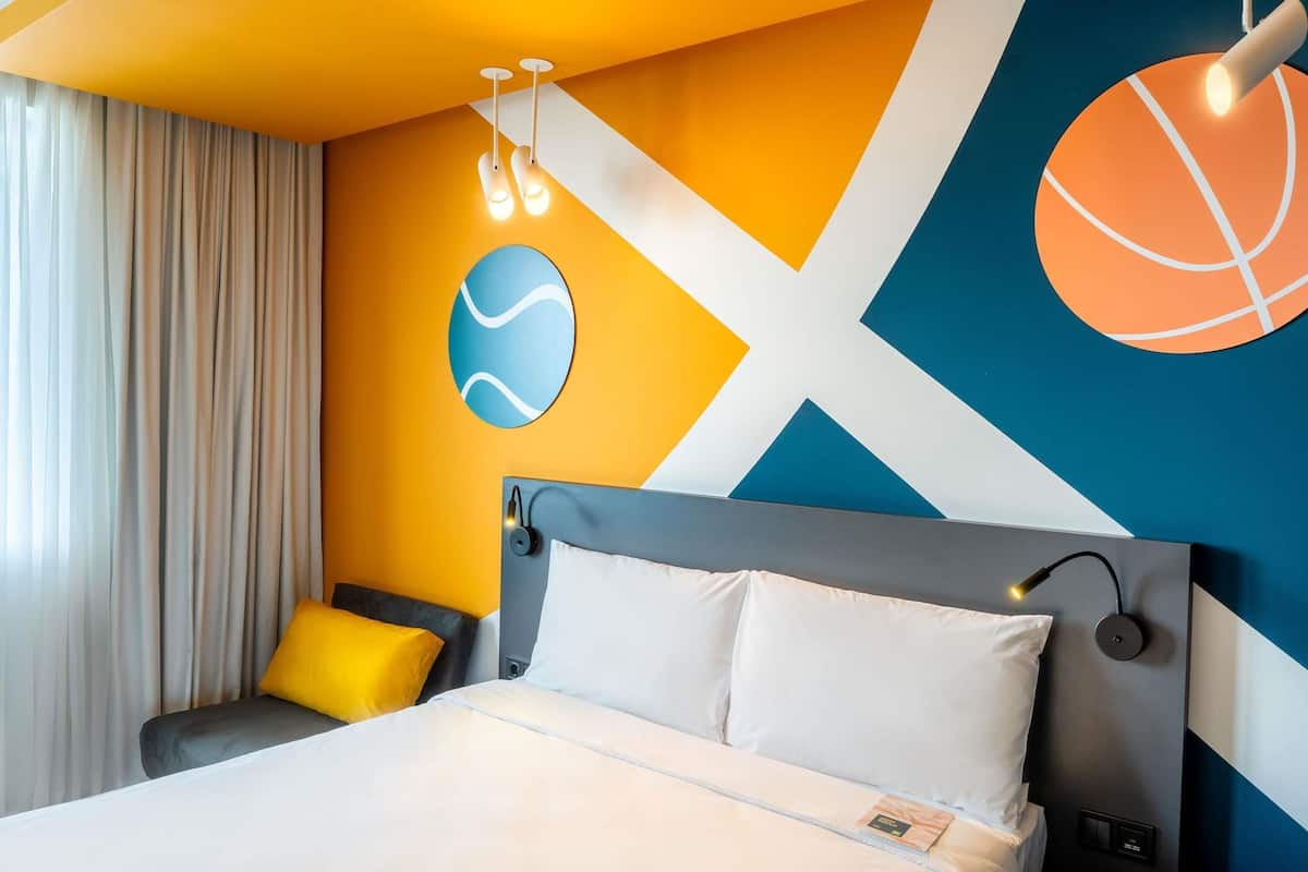 Standard Room, 1 Double Bed | Hypo-allergenic bedding, in-room safe, blackout drapes, soundproofing