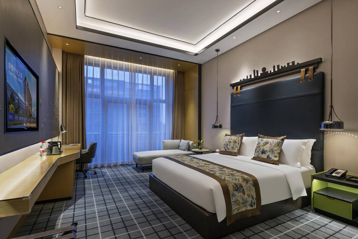 Superior Room, 1 King Bed | Down comforters, memory foam beds, desk, laptop workspace