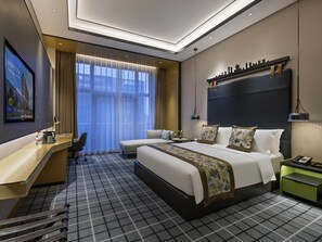 Superior-Zimmer, 1 King-Bett | Daunenbettdecken, Betten mit Memory-Foam-Matratzen, Schreibtisch